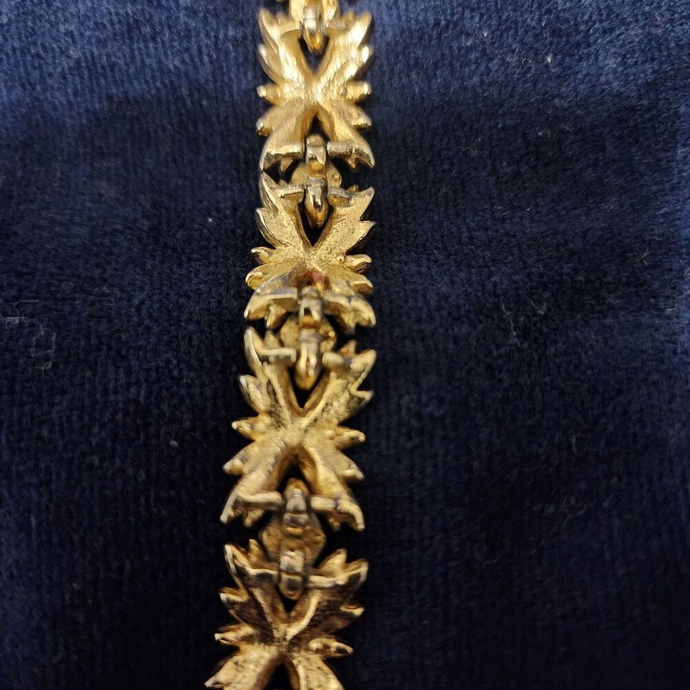 Sarah Coventry Vintage Bracelet Gold Tone Floral Leaves Textured Links - Picture 9 of 12